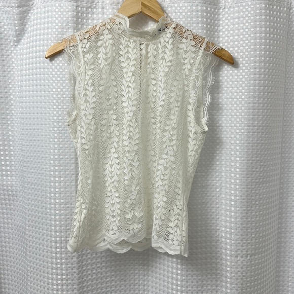 Dynamite high neck lace sleeveless top - Picture 1 of 2